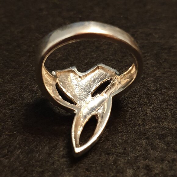 One-of-a-Kind Vintage Canadian Sterling Silver Ribbon Abstract Modernist Ring - Picture 8 of 13